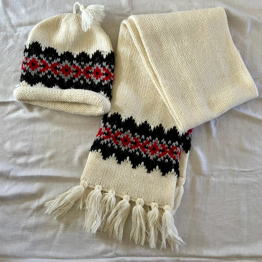 Off white Hat and Scarf Set
